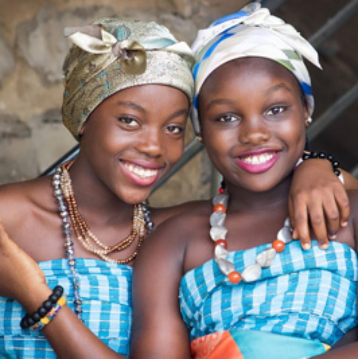 Happy Mozambican women - supporters of APOIO