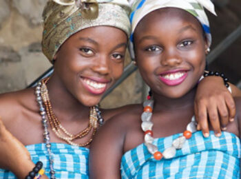 Happy Mozambican women - supporters of APOIO