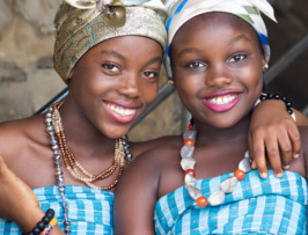 Happy Mozambican women - supporters of APOIO